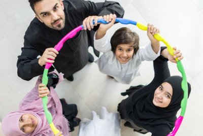 WUJUDKAN persekitaran yang baik untuk mereka membesar dalam suasana yang baik dan harmoni. Foto CANVA