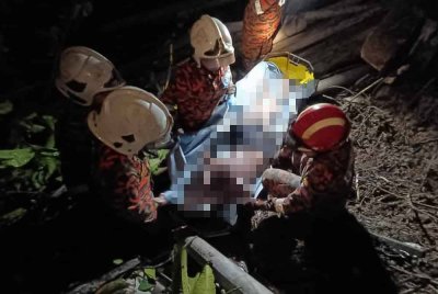 Mayat mangsa hanya berjaya dikeluarkan kira-kira 30 jam selepas kejadian.