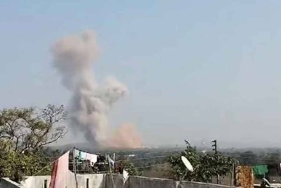 Sekurang-kurangnya lapan pekerja dilaporkan maut dalam letupan di sebuah kilang senjata milik kerajaan di India pada pagi Jumaat. Foto Agensi