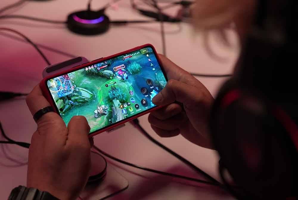 Moontoon terlibat secara langsung dalam pembikinan Soloz: Game of Life.