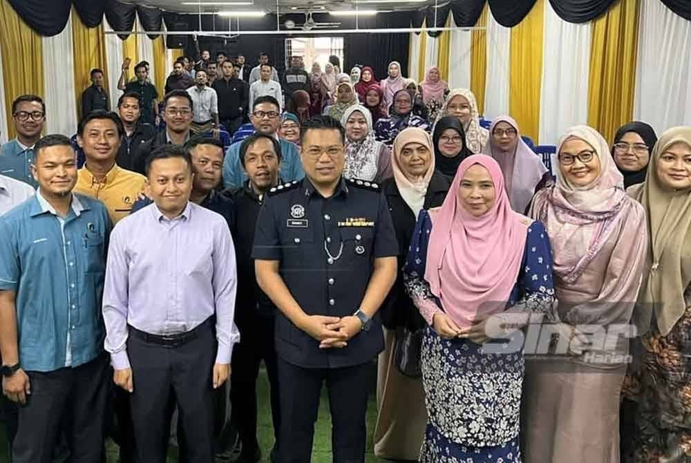 Sebelum ni, pelbagai agensi telah memanggil Rahmat Fitri (empat dari kanan) untuk berkongsi ilmu pencegahan berkaitan jenayah penipuan dalam talian. FOTO : SINAR HARIAN / MOHD HALIM ABDUL WAHID