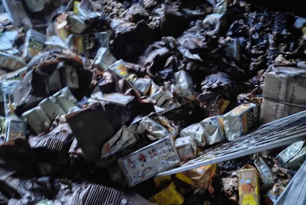 Barangan makanan yang turut musnah.