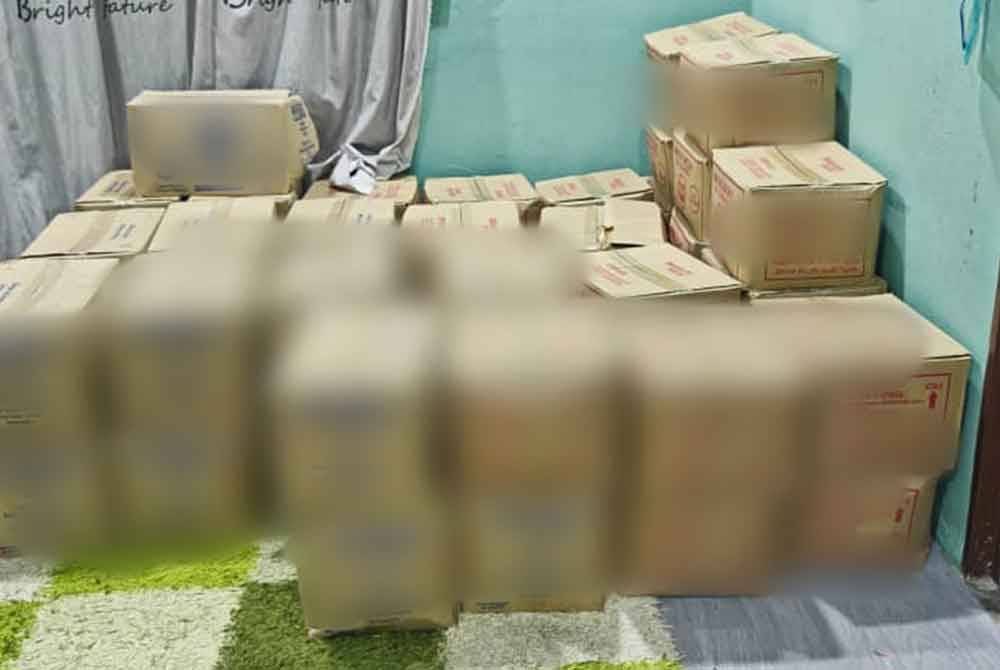 Rampasan 96 kotak barangan bersubsidi seberat 1,632 kilogram itu dilakukan melalui Ops Bersepadu antara Pasukan Polis Marin (PPM) Wilayah Tiga Pengkalan Kubor dan Kementerian Perdagangan Dalam Negeri (KPDN) Kelantan. FOTO: PPM