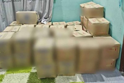 Rampasan 96 kotak barangan bersubsidi seberat 1,632 kilogram itu dilakukan melalui Ops Bersepadu antara Pasukan Polis Marin (PPM) Wilayah Tiga Pengkalan Kubor dan Kementerian Perdagangan Dalam Negeri (KPDN) Kelantan. FOTO: PPM