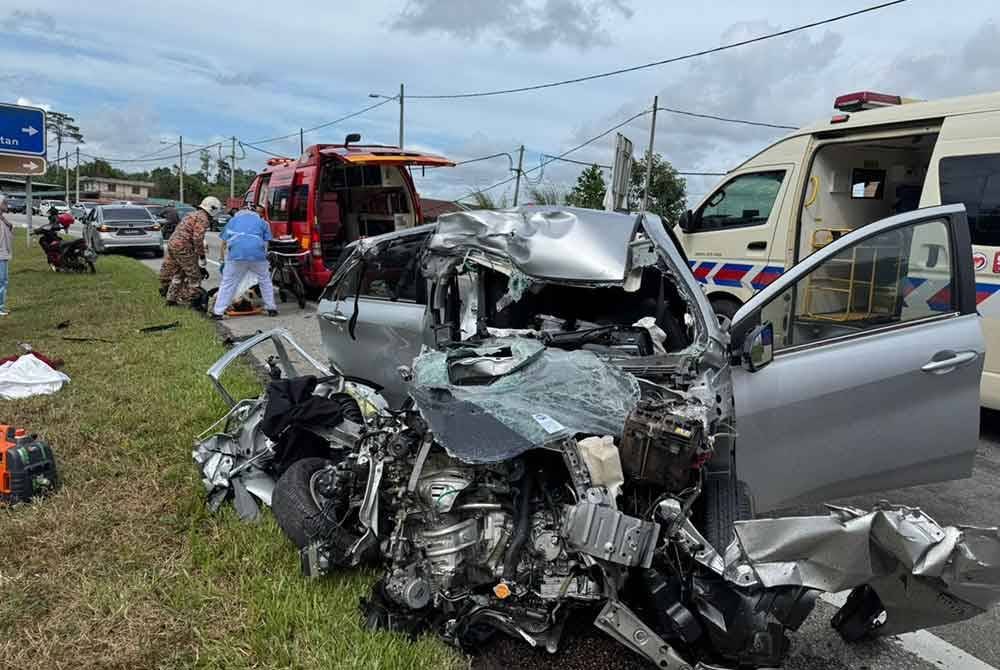 Keadaan kenderaan yang terbabit dalam kemalangan tersebut. Foto IPD Kota Tinggi