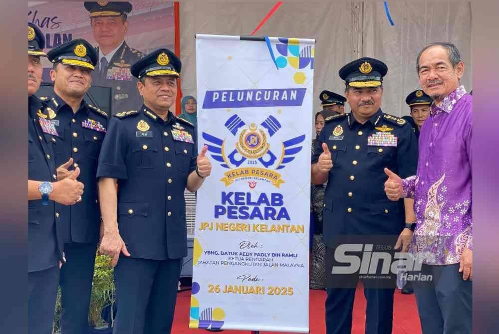 Aedy Fadly (tiga dari kiri) merasmikan Kelab Pesara JPJ Negeri Kelantan semasa Perhimpunan Setia Khas JPJ Kelantan di Kota Bharu pada Ahad. FOTO SINAR HARIAN