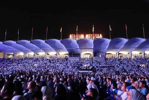 Lebih 28,000 peminat berkumpul di Stadium Merdeka ketika penganjuran The Journey of Sound yang menampilkan Siti Nurhaliza dan Judika pada 14 Disember tahun lalu.