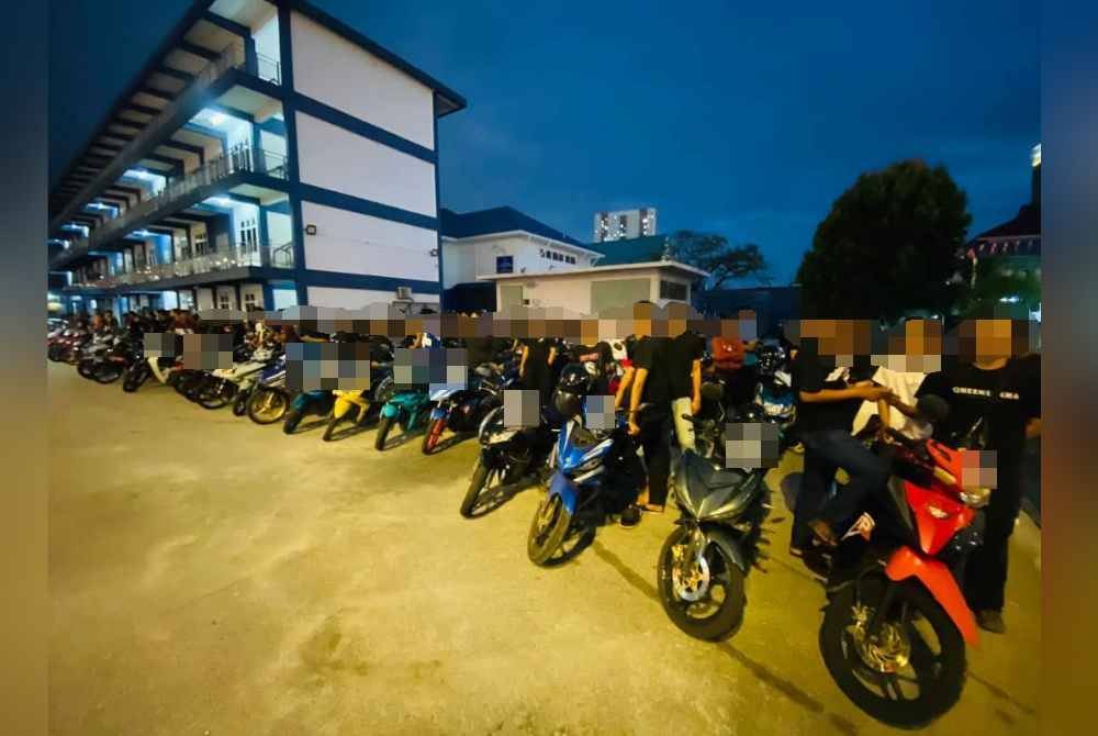 Sebahagian mat rempit ditahan dalam Op Samseng Jalanan dilakukan di Jalan Lingkaran Luar Butterworth, pada Ahad.