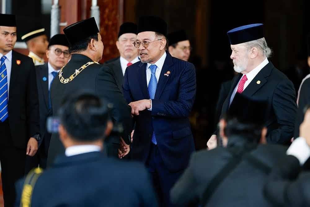 Yang di-Pertuan Agong Sultan Ibrahim berkenan menerima mengadap Presiden Indonesia Prabowo Subianto ketika berangkat pulang selepas Istiadat Sambutan Negara dan Jamuan Negara sempena Lawatan Negara Presiden Republik Indonesia Prabowo Subianto ke Malaysia di Istana Negara pada Isnin.
Turut sama, Perdana Menteri Datuk Seri Anwar Ibrahim. Foto Bernama