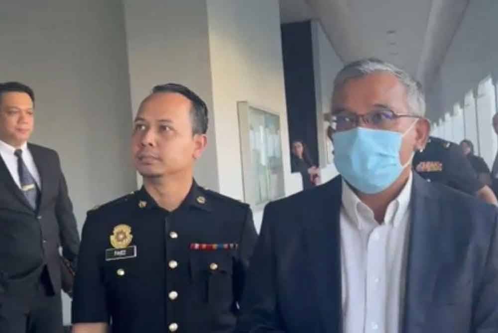 Ketua Pegawai Operasi ProLintas mengaku tidak bersalah di Mahkamah Sesyen Kuala Lumpur atas pertuduhan menerima suapan wang tunai RM70,000 daripada syarikat pembinaan berhubung projek Lebuhraya Bertingkat Sungai Besi–Ulu Kelang (SUKE), dua tahun lepas.