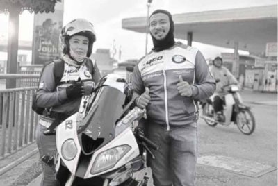 Sepasang suami isteri dilaporkan maut selepas motosikal berkuasa tinggi Kawasaki GTR1400 yang dinaiki terbabit kemalangan di Chumphon, Thailand pada Isnin.