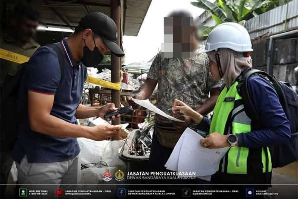 Sebanyak lapan Notis Tawaran Kompaun telah dikeluarkan atas pelbagai kesalahan. FOTO: DBKL