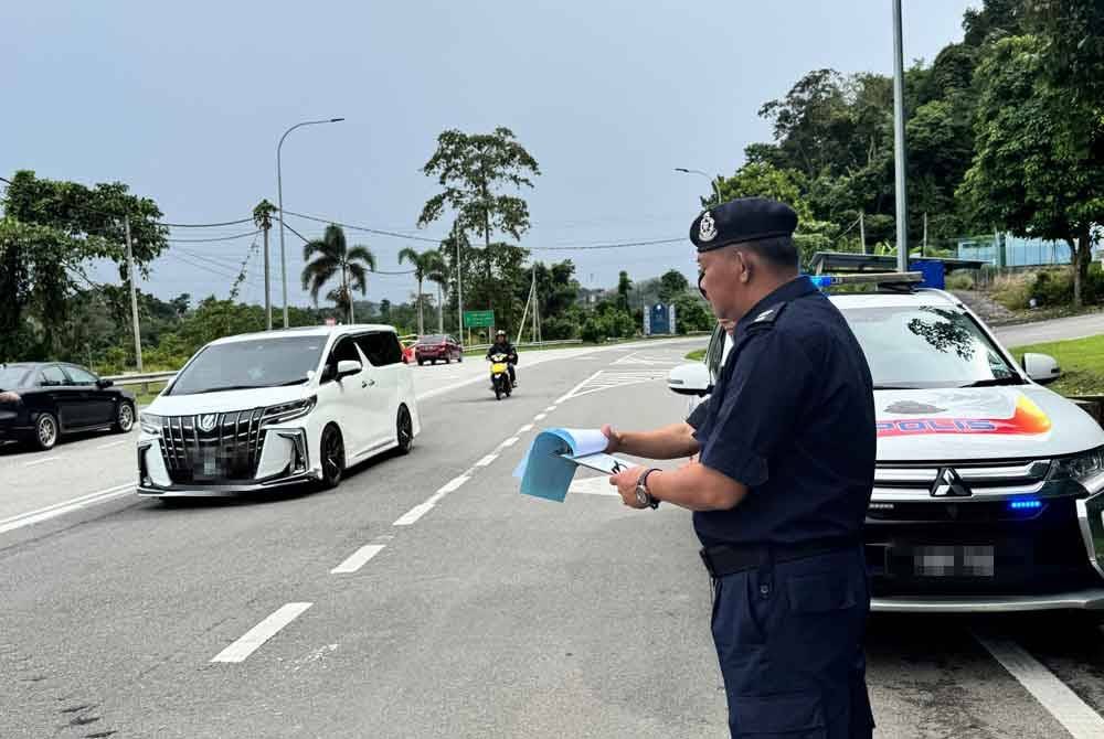 Ismail turun padang memantau pergerakan lalu lintas di beberapa laluan utama di daerah Lipis sempena Ops Selamat 23 Tahun Baharu Cina 2025. Foto: IPD Lipis