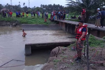 Dua beradik ditemukan lemas selepas terjatuh ke dalam tali air di Kampung Kubang Telaga, Bachok pada Isnin. FOTO: JBPM