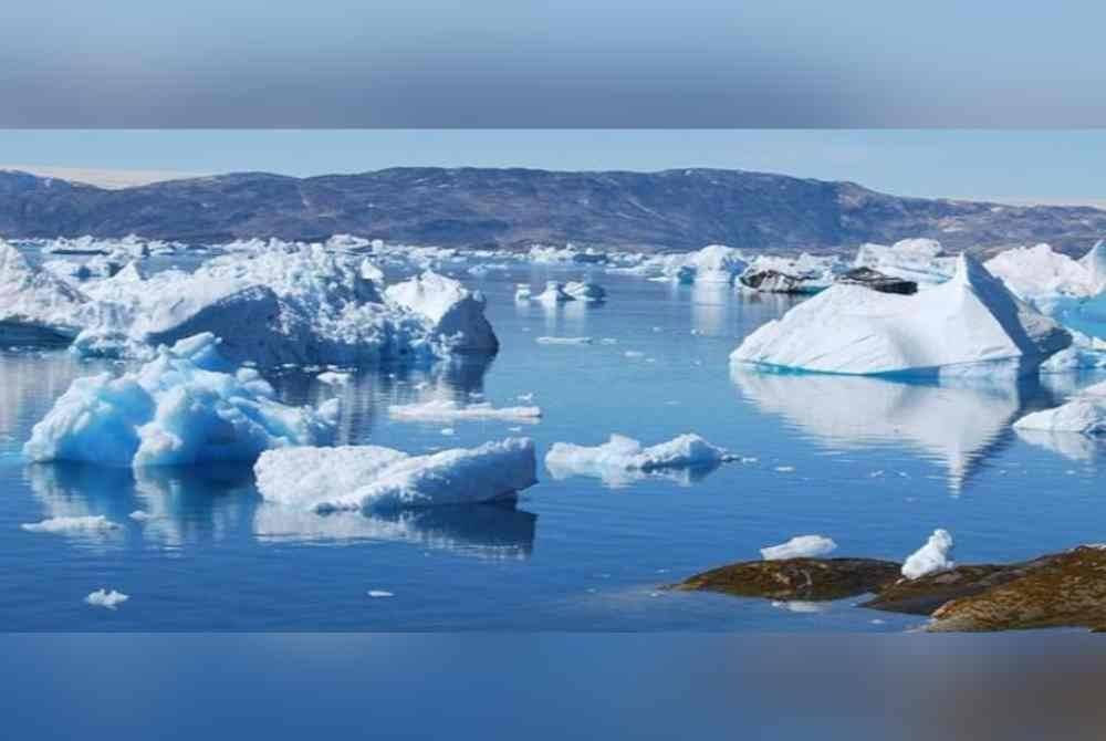Pencairan lapisan ais disebabkan fenomena pemanasan global antara faktor menyumbang kepada kenaikan paras laut global.