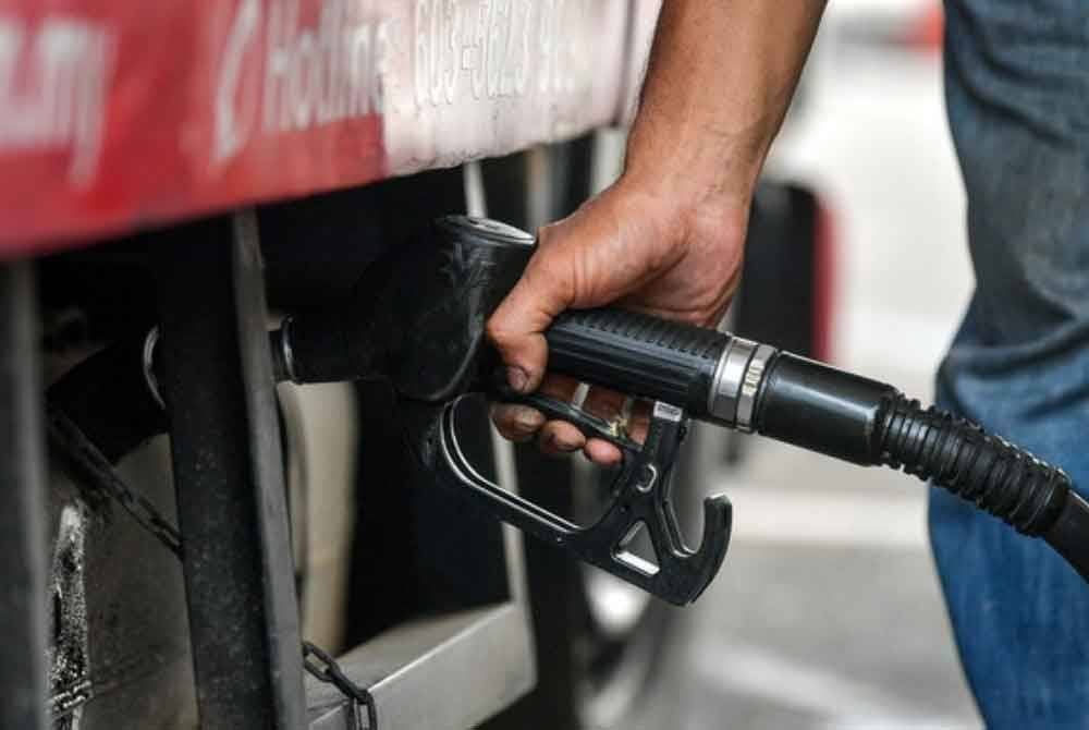 Harga runcit diesel di Semenanjung naik lima sen seliter iaitu daripada RM3.13 seliter kepada RM3.18 seliter bagi tempoh 30 Januari hingga 5 Februari. Foto hiasan