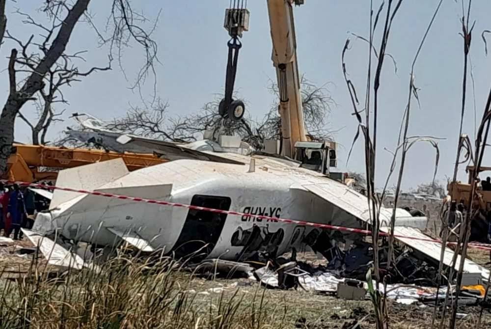 Sebuah pesawat yang membawa 21 penumpang terhempas di Selatan Sudan pada Rabu. Foto Reuters