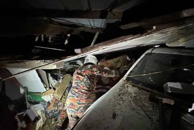 Usaha kini tertumpu kepada pencarian empat lagi mangsa yang dikhuatiri tertimbus. Foto Facebook