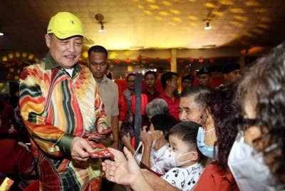 Hajiji ketika hadir pada Majlis Rumah Terbuka Tahun Baharu Cina 2025 peringkat daerah Sandakan di Dewan Yu Yuan di Sandakan.