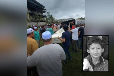Jenazah Allahyarham Mohammad Rayyan Alif Mohd Sharif selamat dikebumikan di Tanah Perkuburan Islam, Kampung Makam, Kota Tinggi pada Rabu.