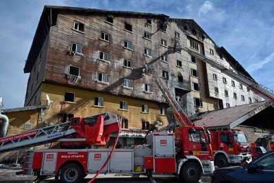 28 individu ditahan berhubung kebakaran di pusat peranginan ski di Turkiye yang mengorbankan 78 orang - Foto: AP