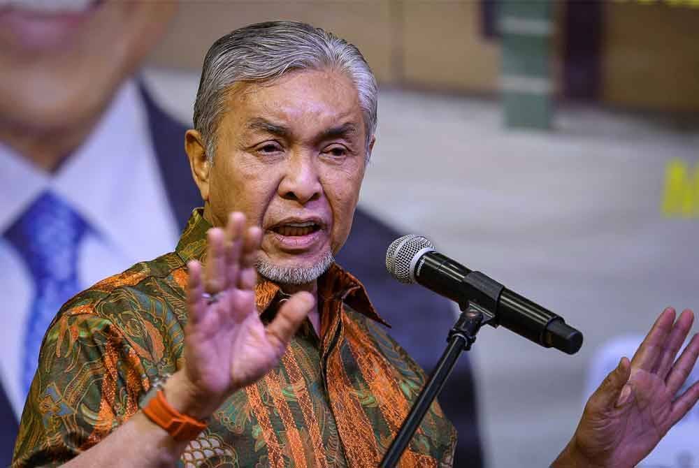 Ahmad Zahid berucap ketika merasmikan Dewan RC di Simpang Empat, Hutan Melintang, pada Khamis. Foto Bernama