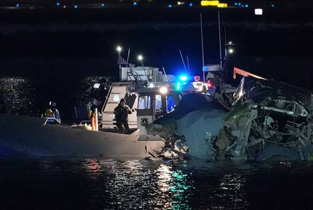 Beberapa agensi sedang menyelaraskan operasi mencari dan menyelamat di Sungai Potomac dan tiada maklumat yang disahkan mengenai kematian pada masa ini.