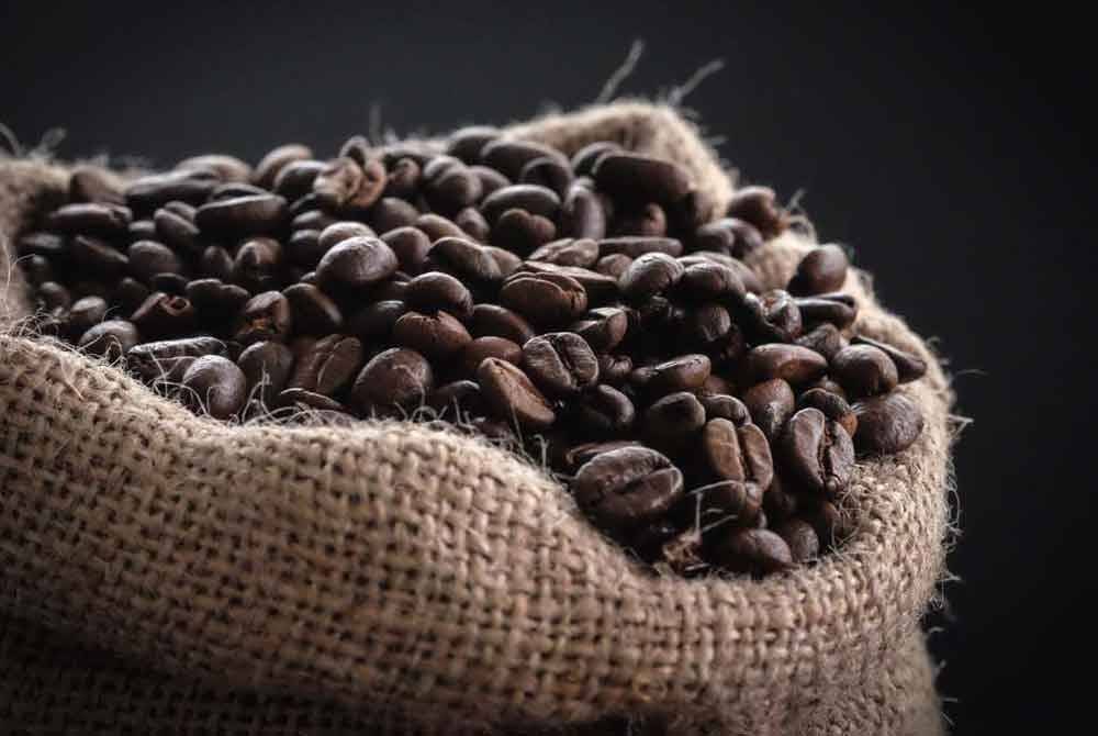 Brazil menghasilkan hampir separuh daripada bekalan kopi arabika dunia iaitu variasi berkualiti tinggi yang kebiasaannya digunakan dalam campuran kopi panggang dan kisar. Gambar hiasan.