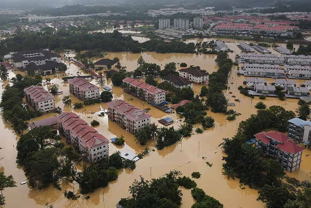Pemandangan kawasan banjir di Bintulu yang dirakam oleh Unit Dron Angkatan Pertahanan Awam Sarawak pada Khamis. Foto Bernama