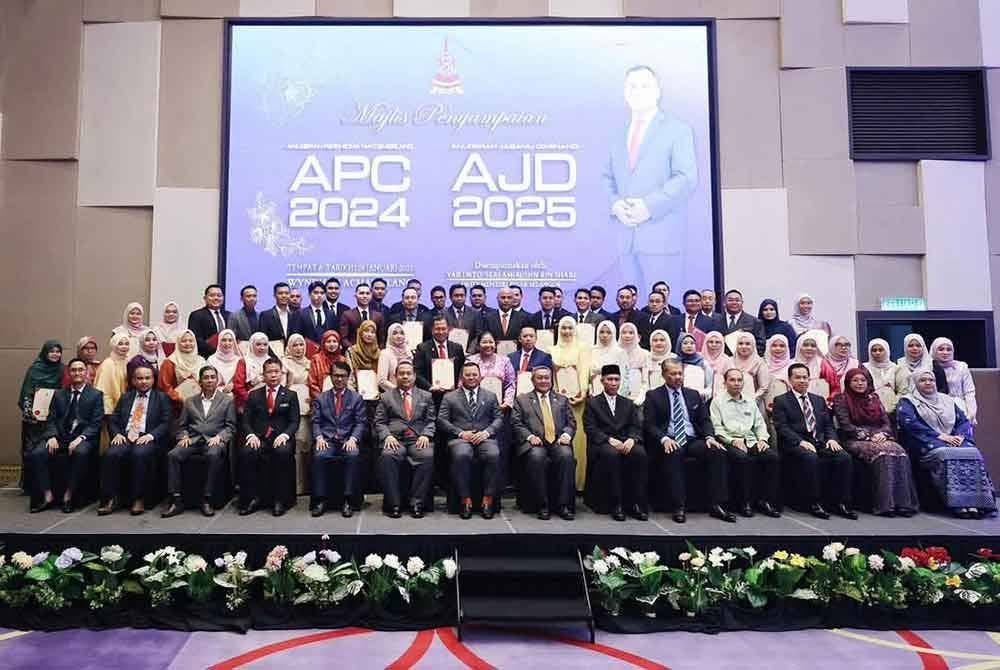 Amirudin menghadiri majlis Anugerah Perkhidmatan Cemerlang 2024 dan Anugerah Jasamu Dikenang 2025 Pentadbiran Setiausaha Kerajaan Negeri Selangor di Klang pada Selasa lalu. Foto Facebook Amirudin Shari