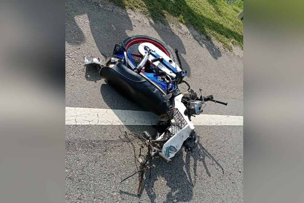 Penunggang motosikal itu mengalami kecederaan parah dan disahkan meninggal dunia di lokasi kemalangan.