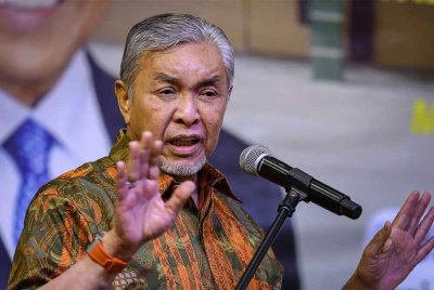 Ahmad Zahid berucap ketika merasmikan Dewan RC di Simpang Empat, Hutan Melintang, pada Khamis. Foto Bernama