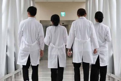  Delegasi Jururawat Malaysia (DJM) membantah penetapan sistem kerja syif 45 jam seminggu kerana dijangka memberikan implikasi negatif yang besar terhadap profesion jururawat serta sistem kesihatan secara keseluruhan. Gambar hiasan.