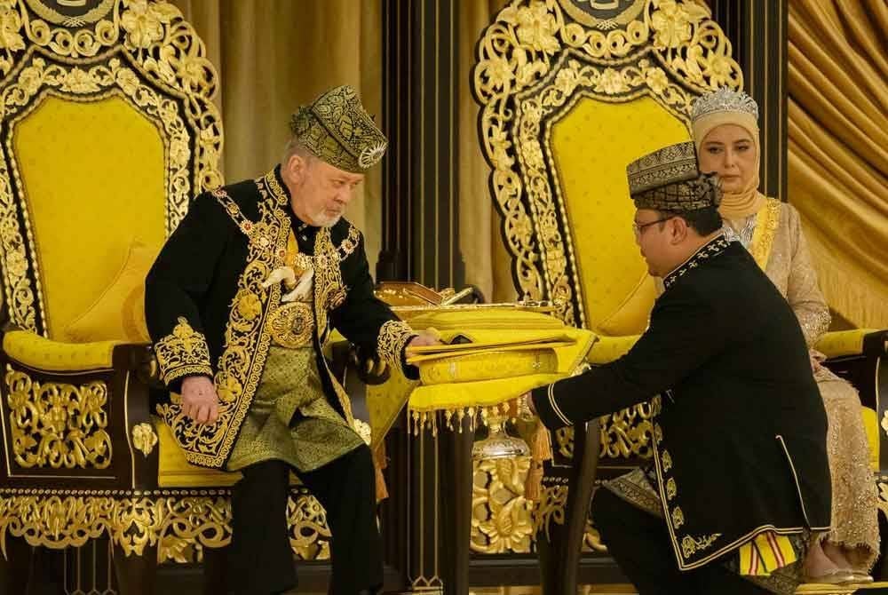 Azuan Effendy bersama Sultan Ibrahim.