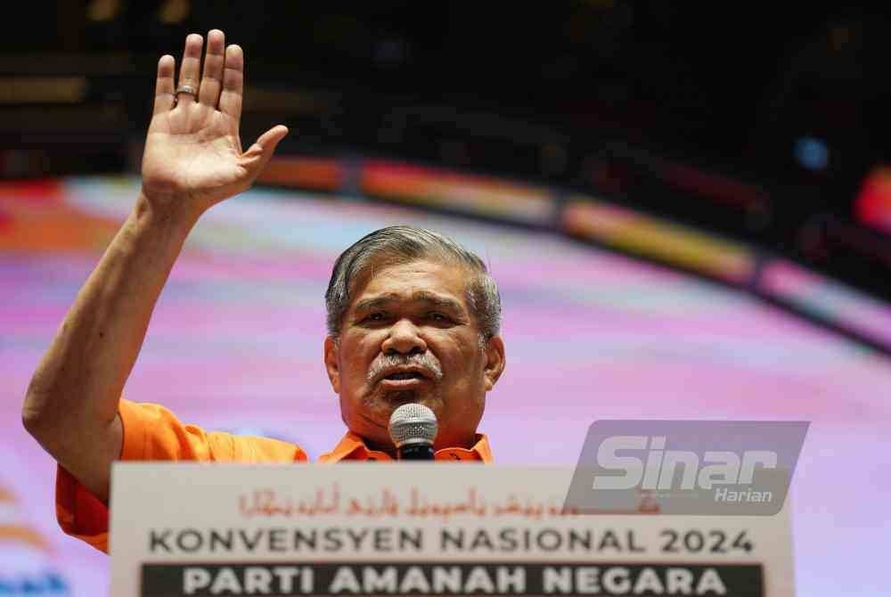 Mohamad Sabu menyampaikan ucapan pada Konvensyen Nasional 2024 Parti Amanah Negara yang diadakan pada Ahad. - Foto Sinar Harian/ROSLI TALIB