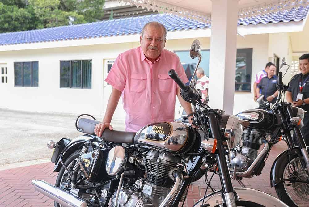 Yang di-Pertuan Agong turut dikenali sebagai peminat motosikal berkuasa tinggi terutama Harley Davidson dan sering mengetuai konvoi menerusi penganjuran KMJ.