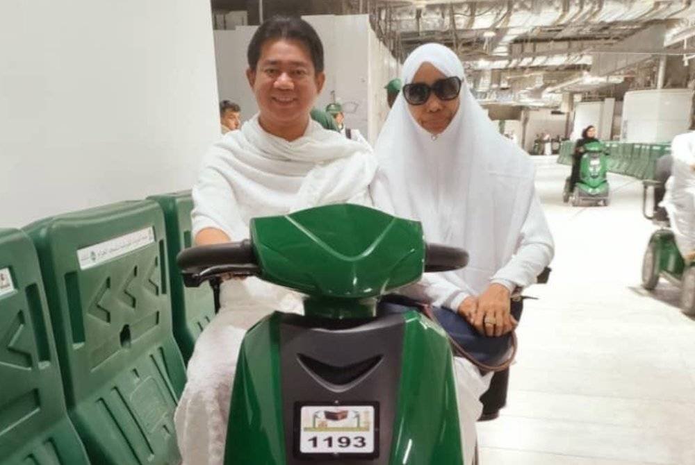AZDY bersyukur dapat menunaikan permintaan terakhir Masayu untuk mengerjakan umrah.