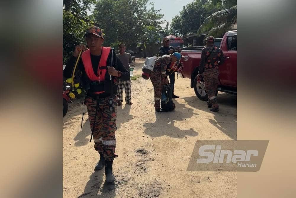 Anggota PPDA bersiap sedia untuk melakukan selaman.