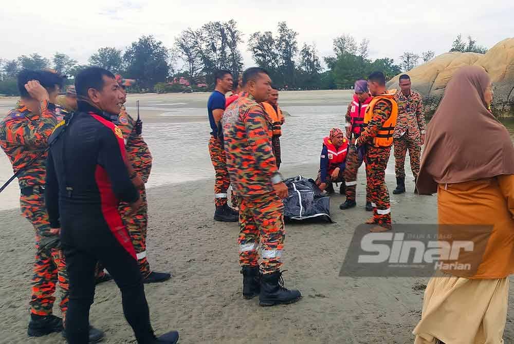 Mayat mangsa yang berasal dari Padang, Indonesia ditemui jam 2.17 petang kira-kira 50 meter dari pantai. FOTO: SINAR HARIAN