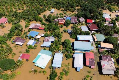 Semua masjid dan surau di seluruh Sarawak diarah untuk melaksanakan Solat Hajat Bencana Banjir selepas solat Jumaat hari ini. Foto Bernama
