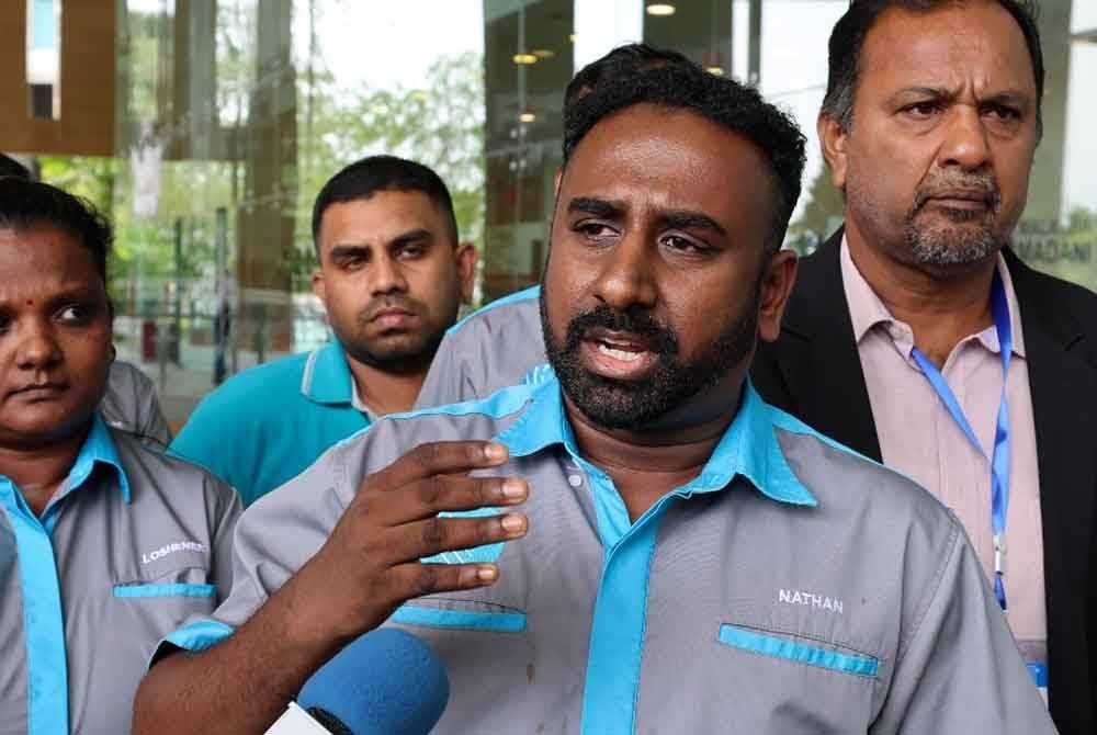 Presiden TPAD, M Nathan ketika ditemui media selepas menyerahkan memorandum tuntutan isu e-hailing dan p-hailing kepada pihak MOT pada Isnin. - Foto: Bernama