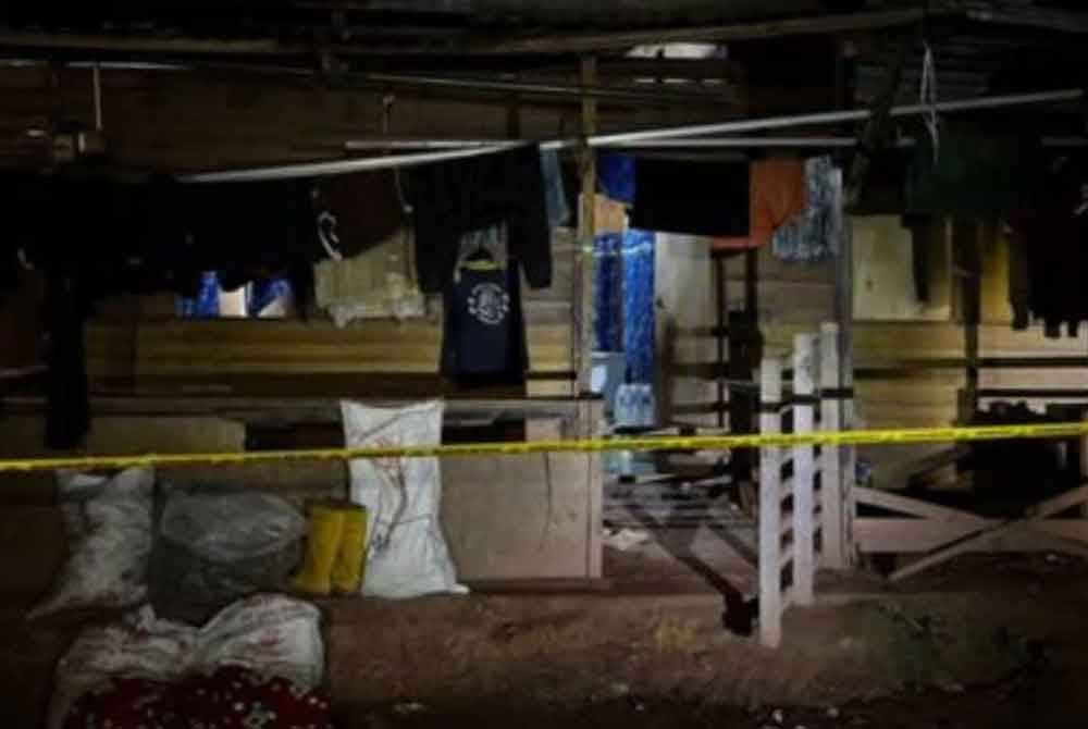 Gara-gara RM20, seorang lelaki maut ditikam rakan sekerja bertubi-tubi dalam satu pergaduhan di rumah kongsi di kawasan ladang Kampung Ulu Lumagar, Bongawan di sini pada Khamis lalu.