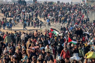 PBB melaporkan bahawa hampir setengah juta orang telah kembali ke kawasan utara Semenanjung Gaza sejak gencatan senjata berkuat kuasa. Foto AFP