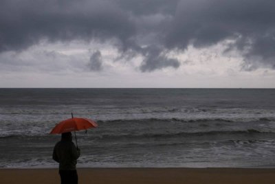 Sarawak, Sabah dan Labuan dijangka mengalami ribut petir berserta hujan lebat sehingga jam 9 malam Sabtu. Gambar hiasan