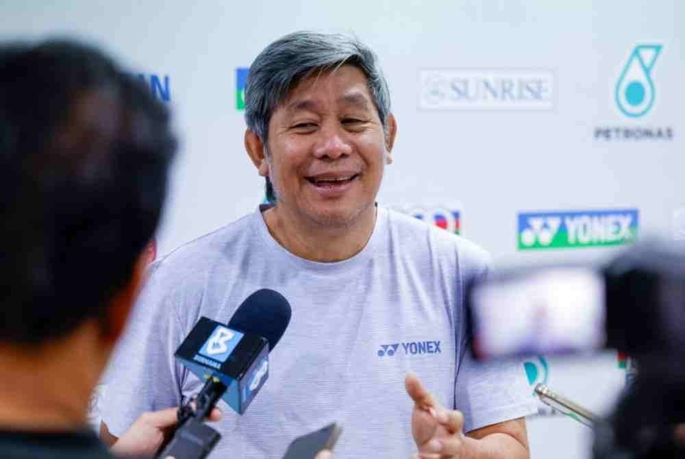 Herry Iman Pierngadi menjawab pertanyaan pemberita sebaik memulakan tugas secara rasmi di Akademi Badminton Malaysia, Bukit Kiara semalam - Foto Bernama