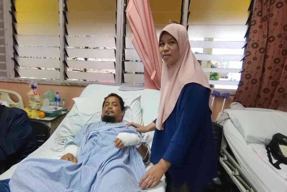 Nik Azehar ditemani isteri Roshuhaida ketika ditemui Sinar Harian di wad HSNZ pada petang Sabtu.