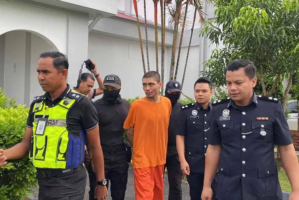 Afif Jazimin dibawa keluar dari Mahkamah Sesyen Baling sebaik selesai pertuduhan pada Ahad.