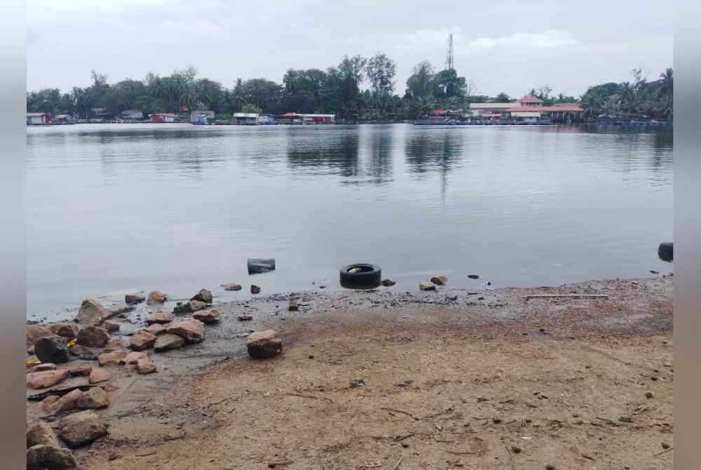 Lokasi penemuan bom mortar lama di Pantai Sri Tujuh, Tumpat pada Sabtu.