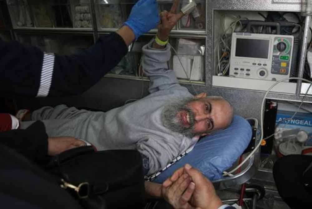 Puluhan rakyat Palestin yang dibebaskan dari penjara Israel pada Sabtu menunjukkan tanda-tanda mereka melalui penyeksaan dan kebuluran sepanjang dalam tahanan.