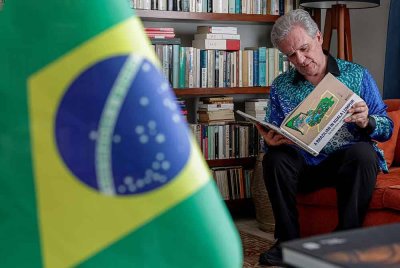 Quintella menganggap bukunya, A Brazilian in Kuala Lumpur: The KLCC Park and Roberto Burle Marx, yang dilancarkan pada Januari tahun lepas, sebagai satu daripada pencapaiannya yang paling dihargai di Malaysia - Foto: Bernama